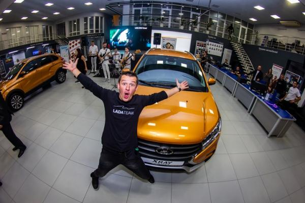 В дилерском центре «LADA АвтоРевю» состоялась презентация LADA XRAY Cross!